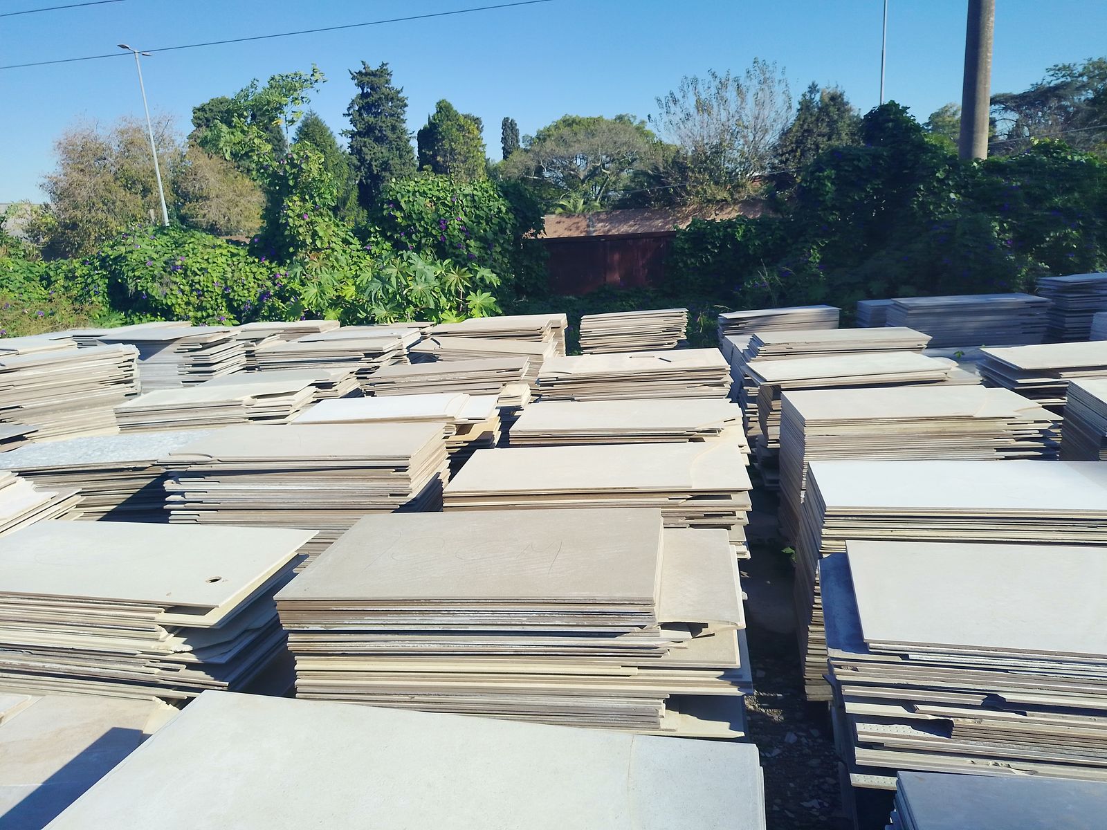 ALQUILER - IMPORTANTE PREDIO EN BERAZATEGUI - 5.000 M2 APROXIMADOS - 7