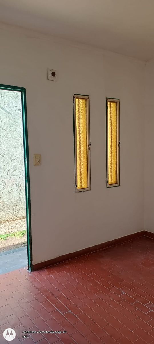 ALQUILER - DEPTO. 2 AMBIENTES C/ENTRADA DE AUTO - AL FRENTE - 3