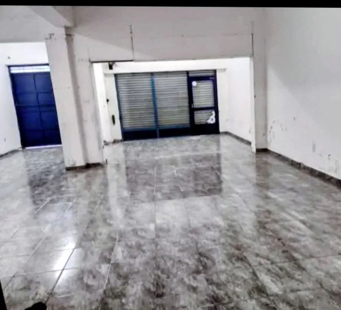 ALQUILER - AMPLIO LOCAL COMERCIAL SOBRE AVENIDA - 2 PLANTAS - 5