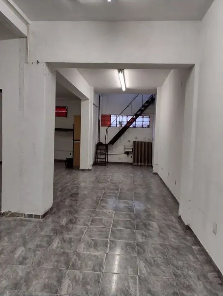 ALQUILER - AMPLIO LOCAL COMERCIAL SOBRE AVENIDA - 2 PLANTAS - 10