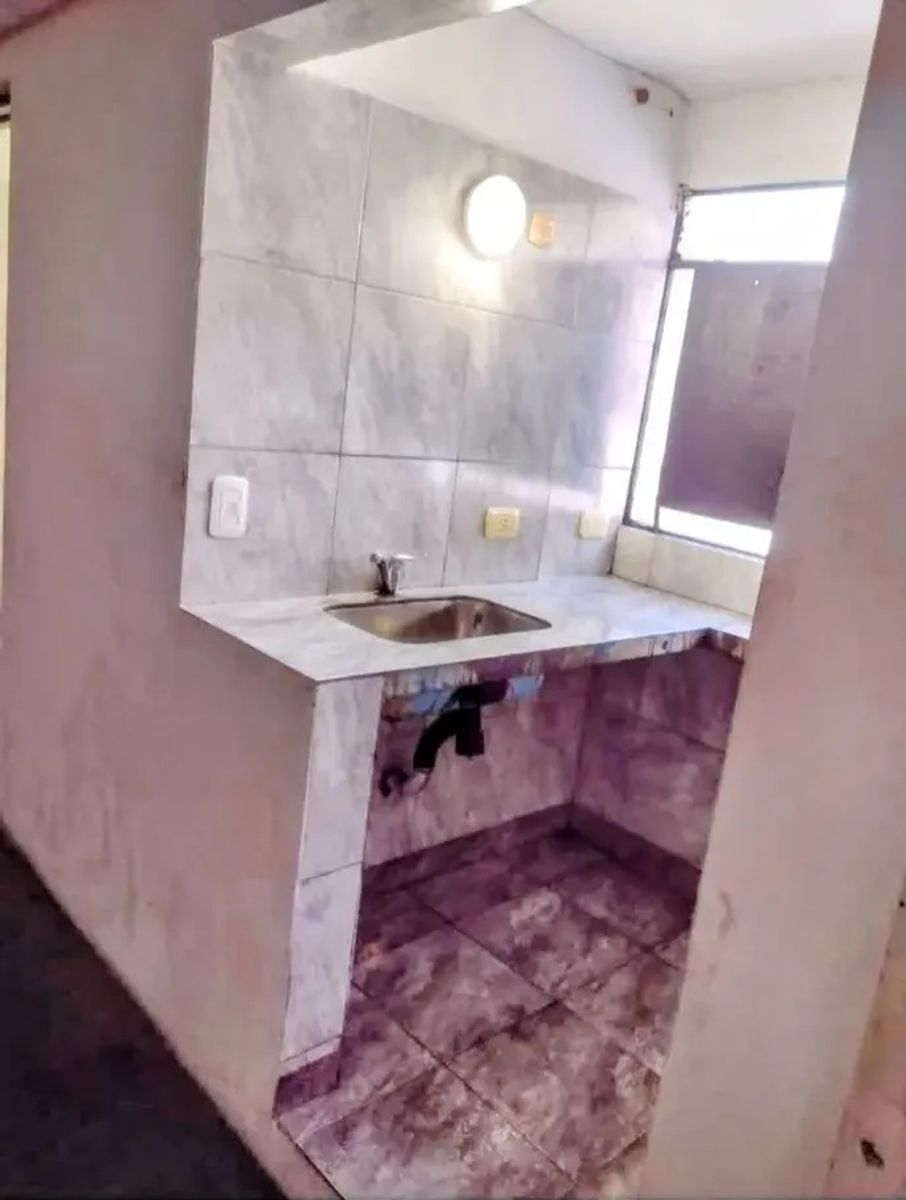 ALQUILER - AMPLIO LOCAL COMERCIAL SOBRE AVENIDA - 2 PLANTAS - 13