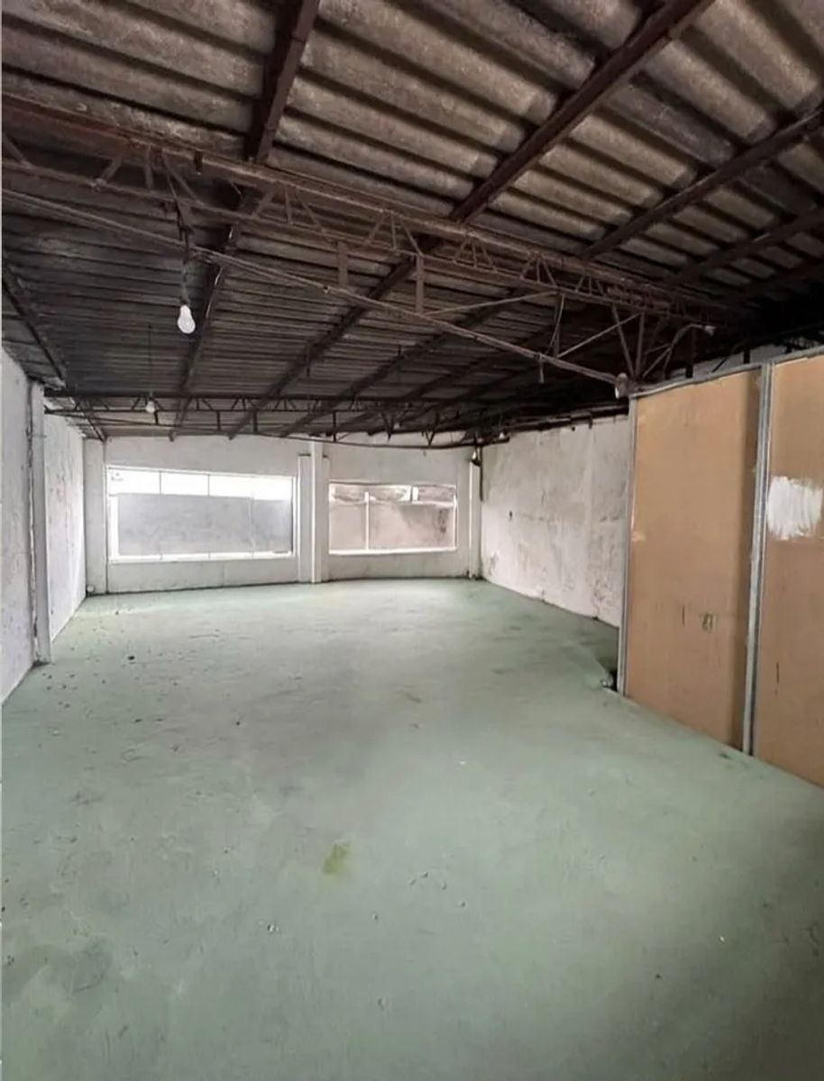 ALQUILER - AMPLIO LOCAL COMERCIAL SOBRE AVENIDA - 2 PLANTAS - 17