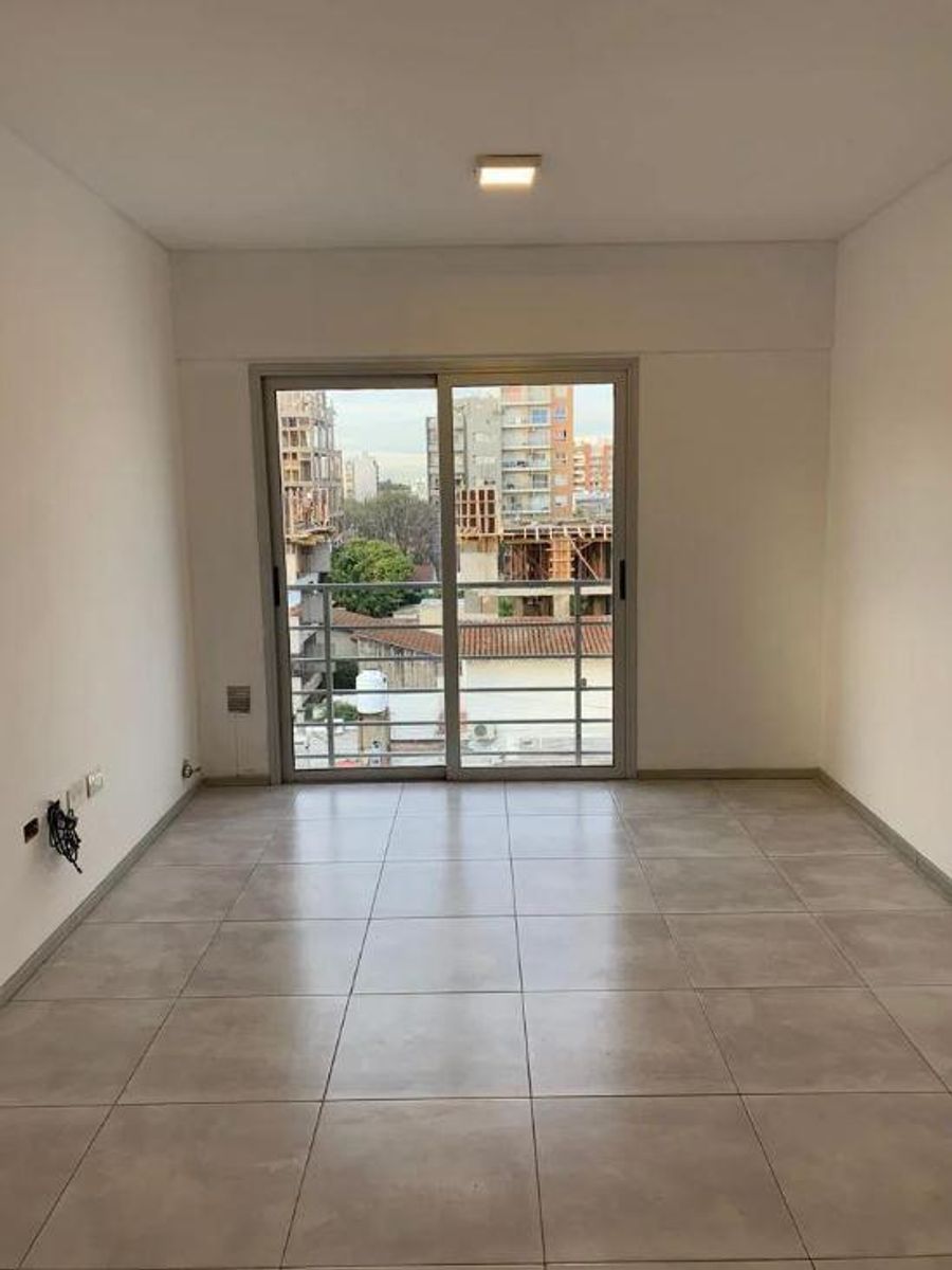 ALQUILER - EXCELENTE DEPARTAMENTO 2 AMBIENTES EN MORÓN CENTRO - EN IMPECABLE ESTADO - 6