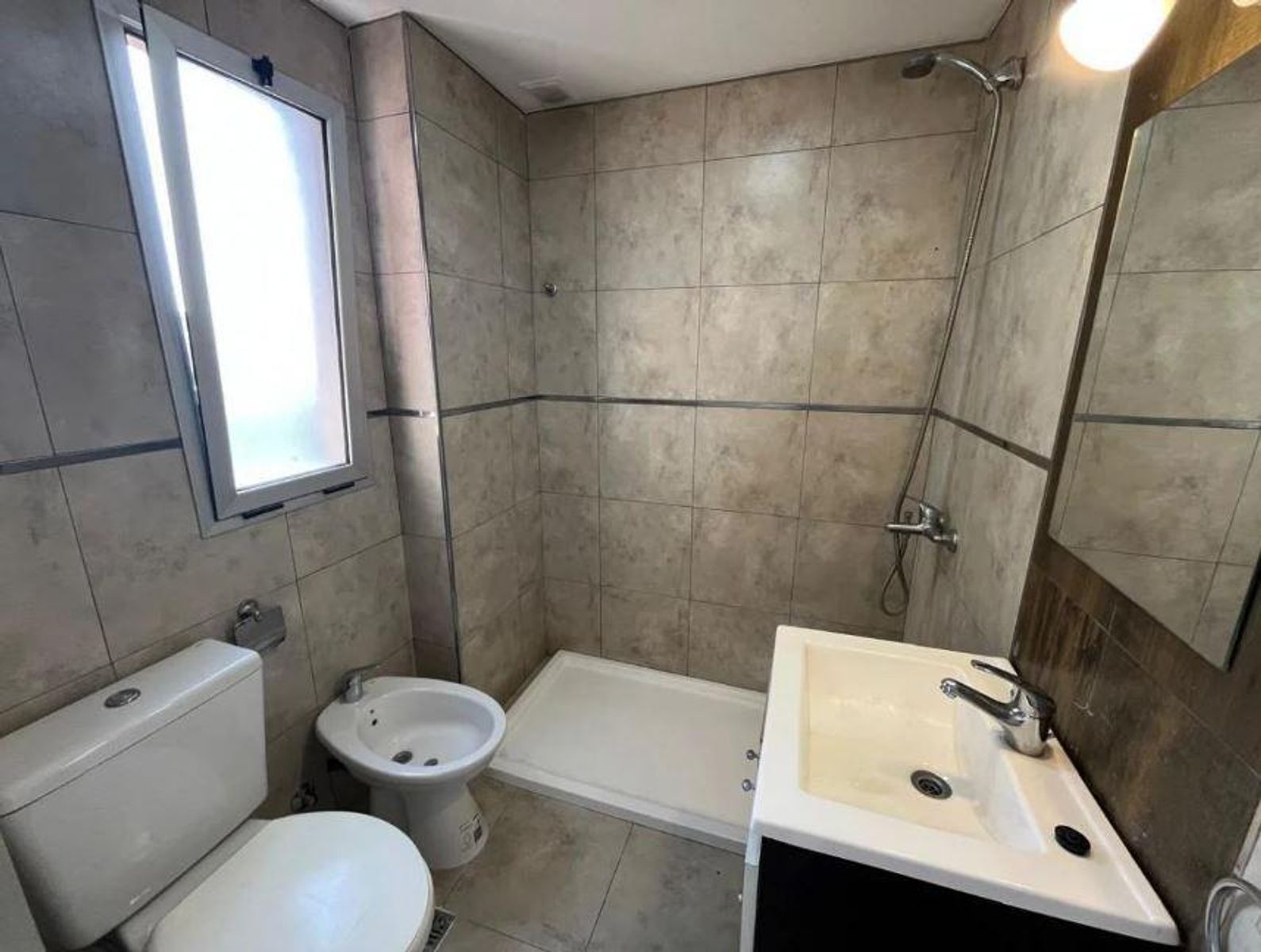 ALQUILER - EXCELENTE DEPARTAMENTO 2 AMBIENTES EN MORÓN CENTRO - EN IMPECABLE ESTADO - 9