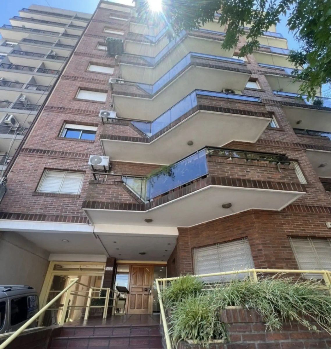 ALQUILER - DEPARTAMENTO 3 AMBIENTES C/COCHERA - EN IMPECABLES CONDICIONES - 2