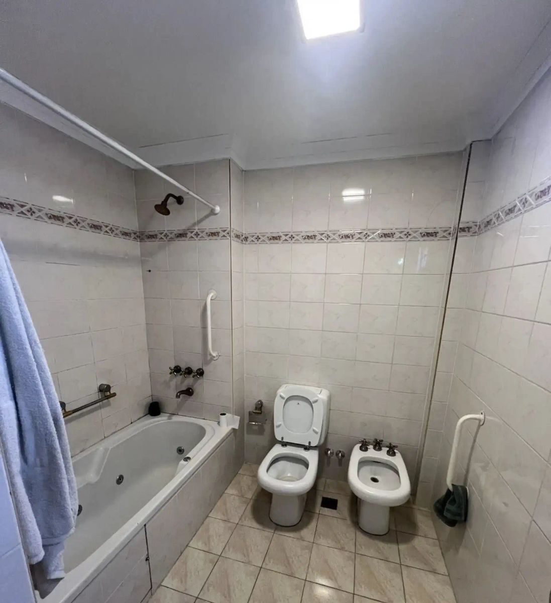 ALQUILER - DEPARTAMENTO 3 AMBIENTES C/COCHERA - EN IMPECABLES CONDICIONES - 17