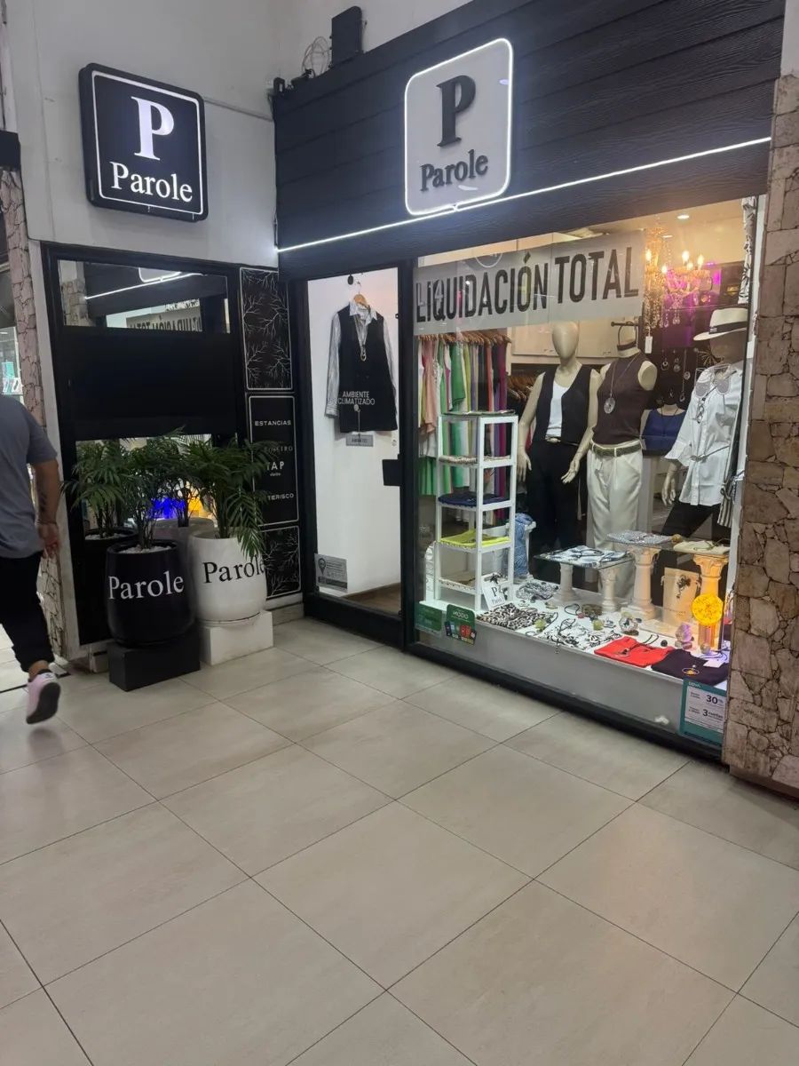 ALQUILER - LOCAL COMERCIAL EN GALERÍA - IMPECABLE ESTADO - 2