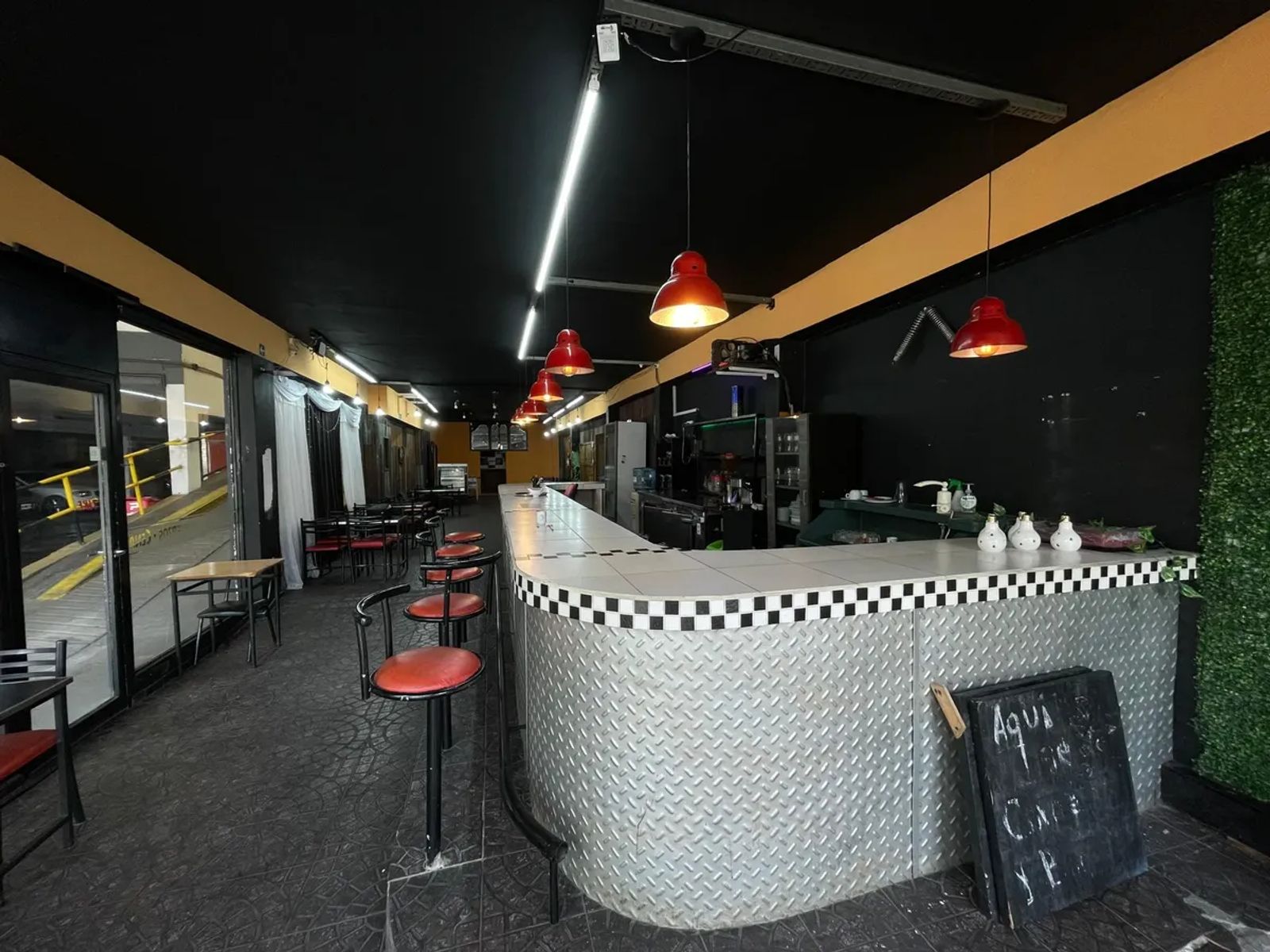 ALQUILER - LOCAL COMERCIAL AMPLIO DE 56 M2 - LOMAS DE ZAMORA — foto 3