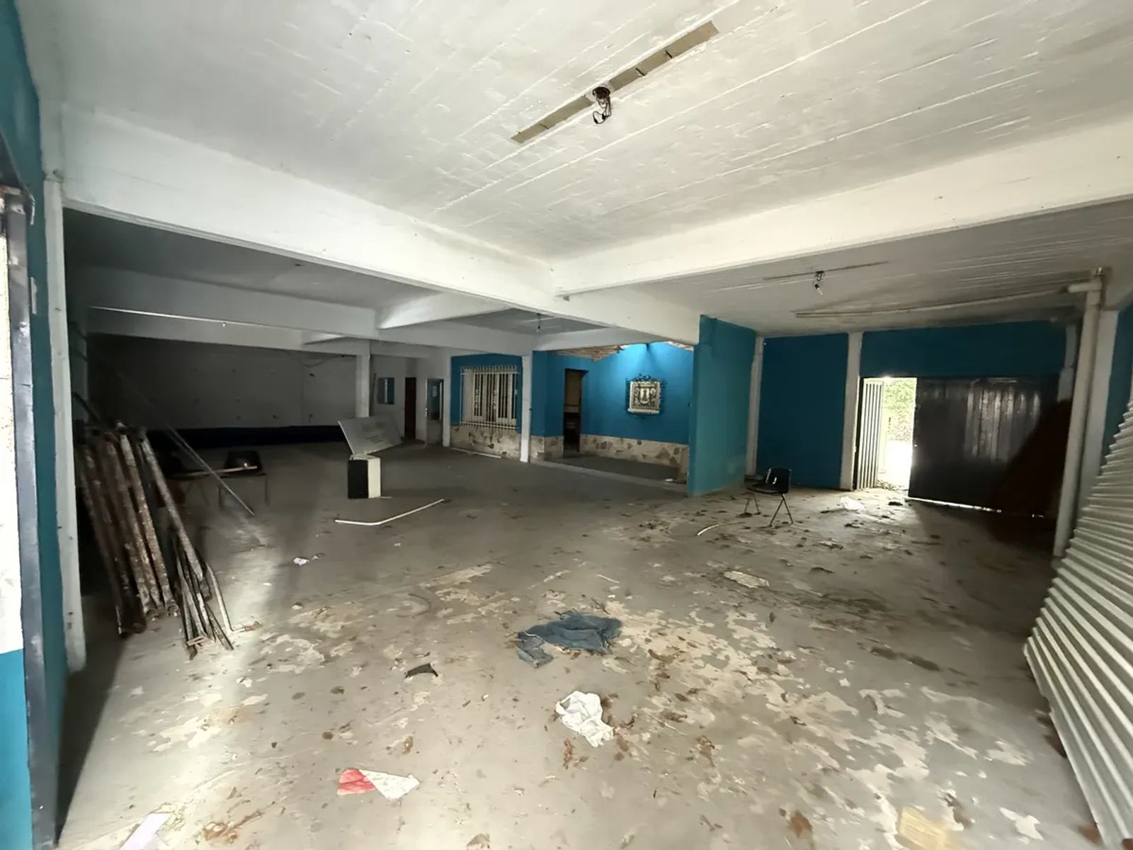 ALQUILER - GRAN LOCAL COMERCIAL EN BERNAL - 936 M2 TOTALES - 5
