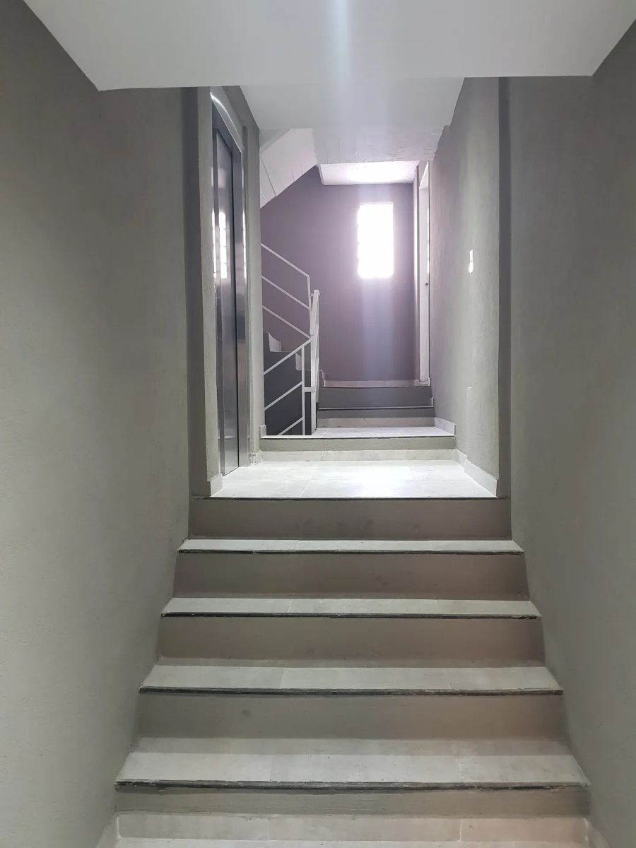 ALQUILER - MONOAMBIENTE EN PRIMER PISO - IMPECABLE ESTADO - 3