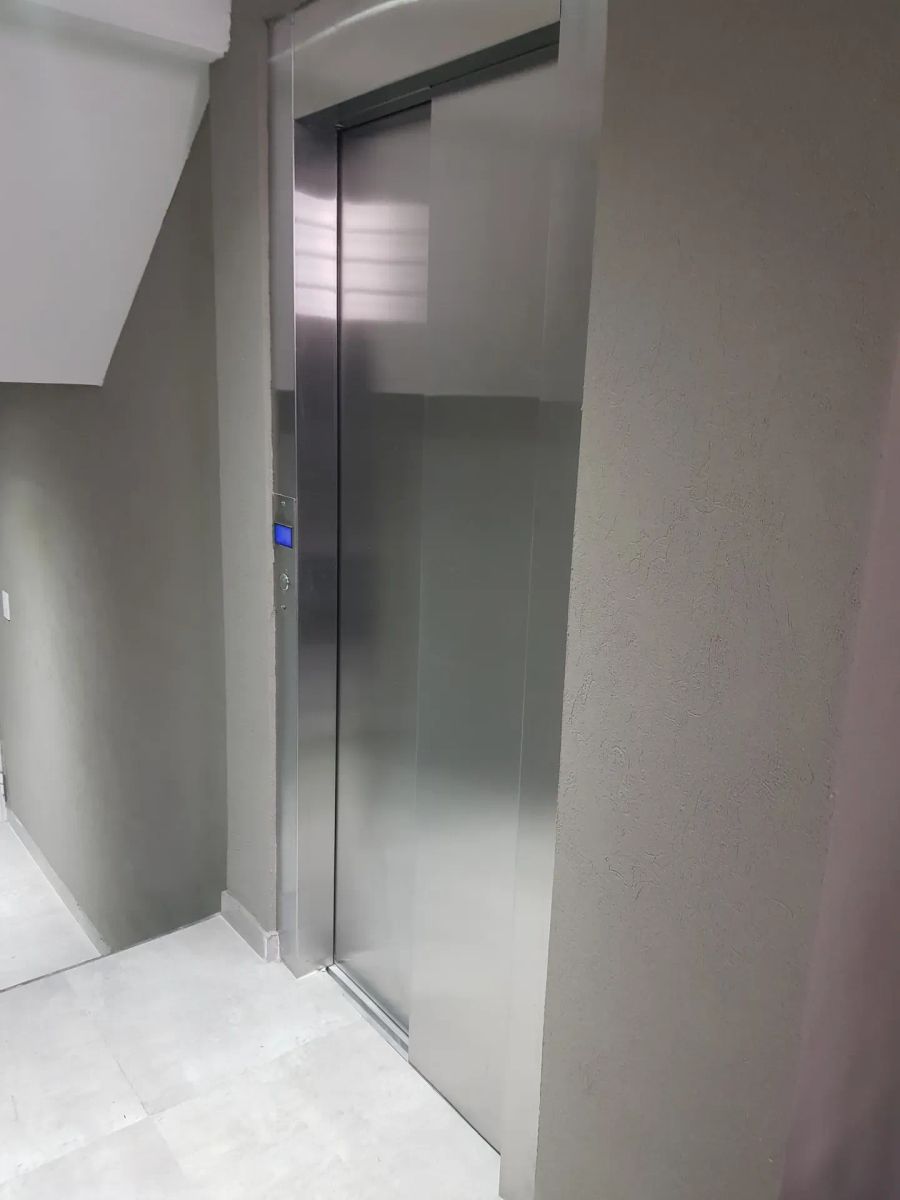 ALQUILER - MONOAMBIENTE EN PRIMER PISO - IMPECABLE ESTADO - 8