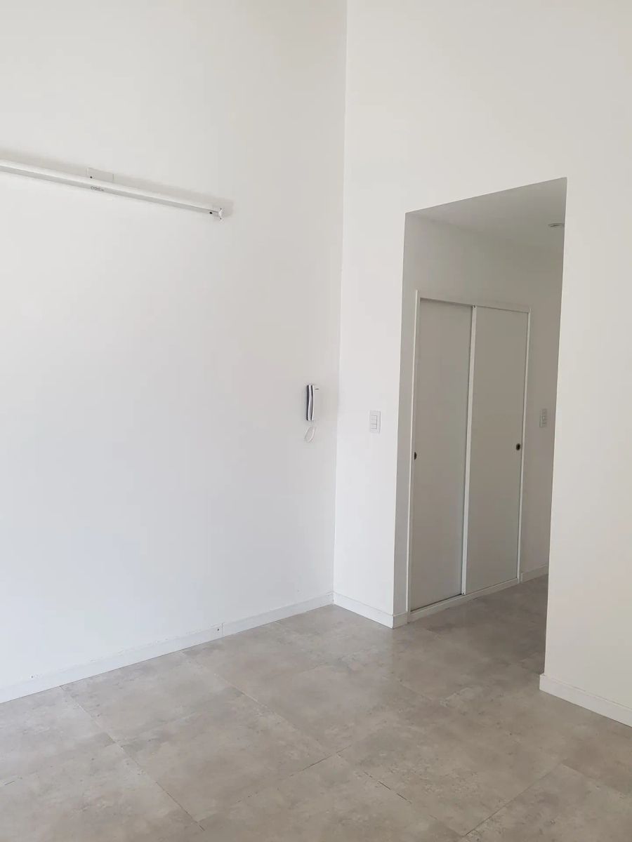 ALQUILER - MONOAMBIENTE EN PRIMER PISO - IMPECABLE ESTADO - 11