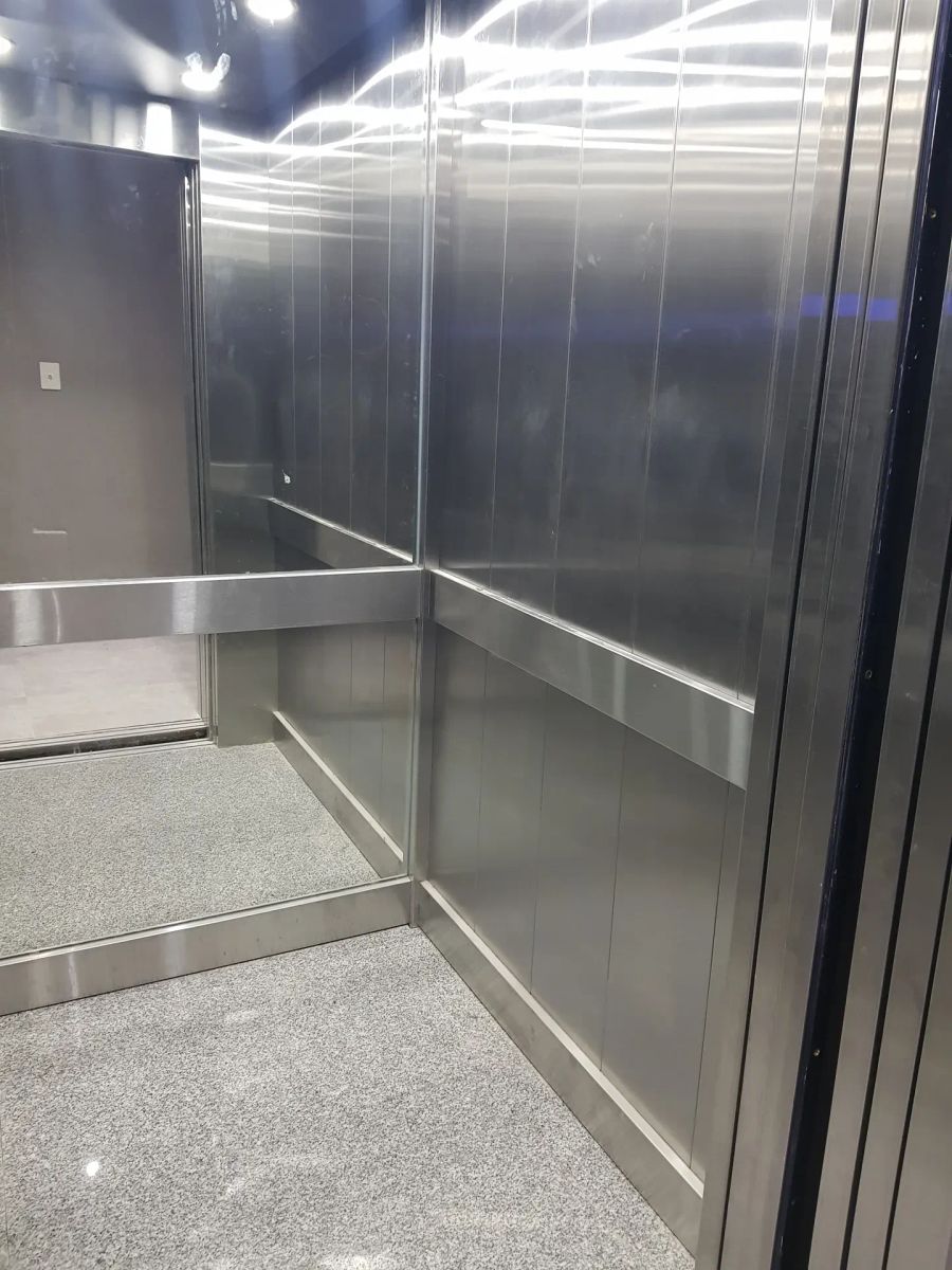 ALQUILER - MONOAMBIENTE EN PRIMER PISO - IMPECABLE ESTADO - 15