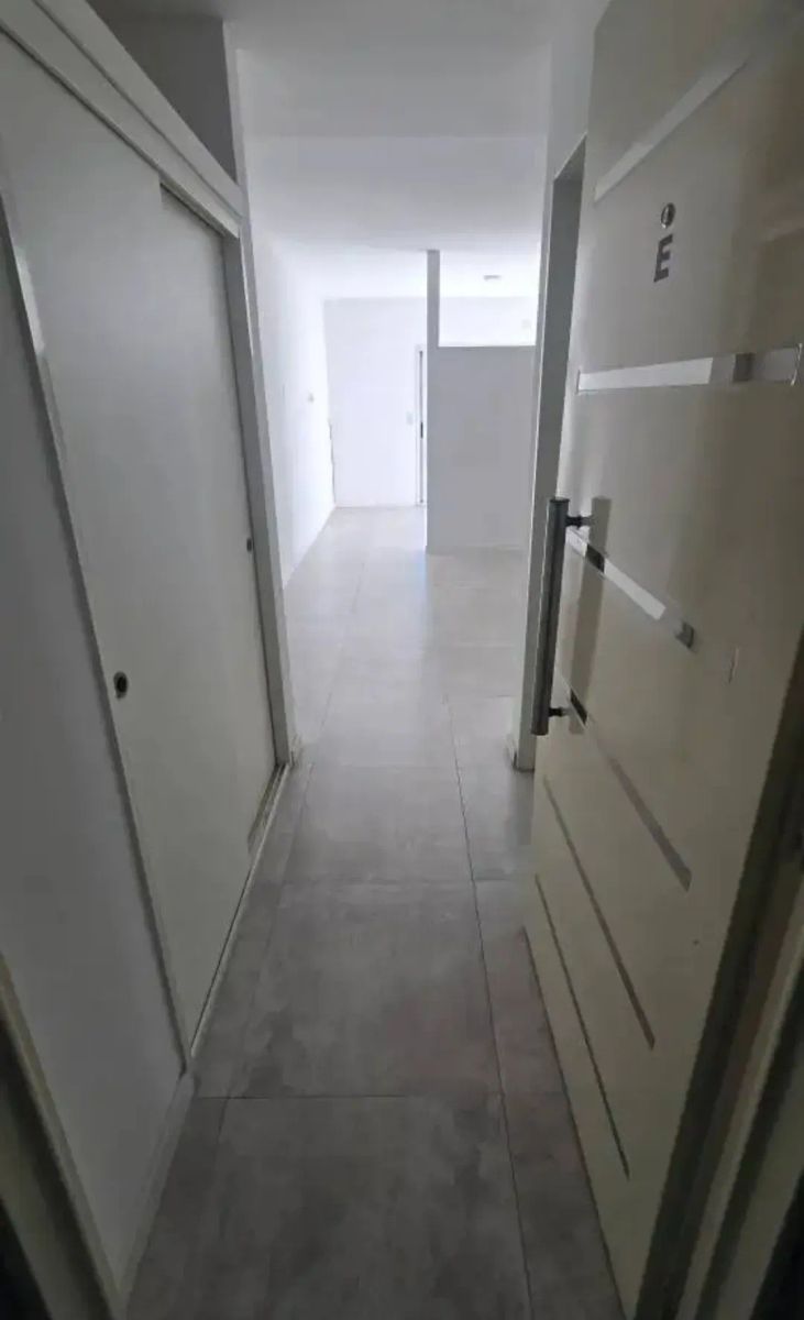 ALQUILER - MONOAMBIENTE EN PRIMER PISO - IMPECABLE ESTADO - 16