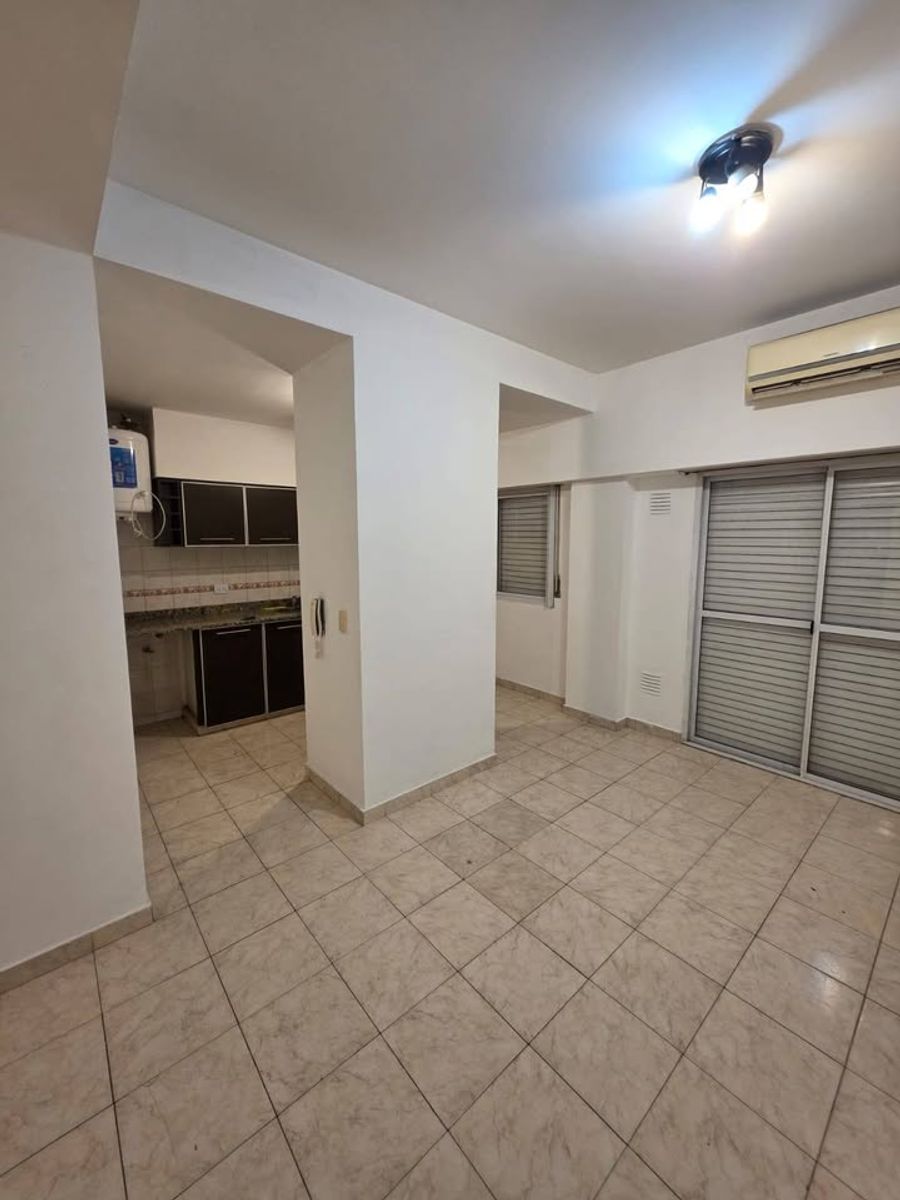 ALQUILER - DEPARTAMENTO 2 AMBIENTES AL FRENTE - SEMIPISO - 4