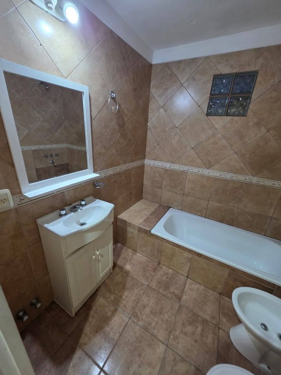 ALQUILER - DEPARTAMENTO 2 AMBIENTES AL FRENTE - SEMIPISO - 10