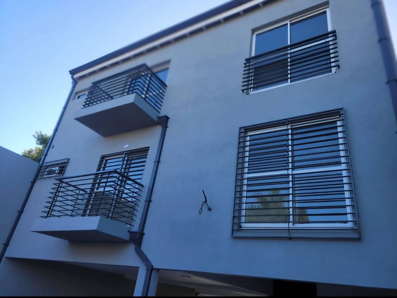 ALQUILER - DEPARTAMENTO MONOAMBIENTE CON COCHERA - EN IMPECABLES CONDICIONES - 3