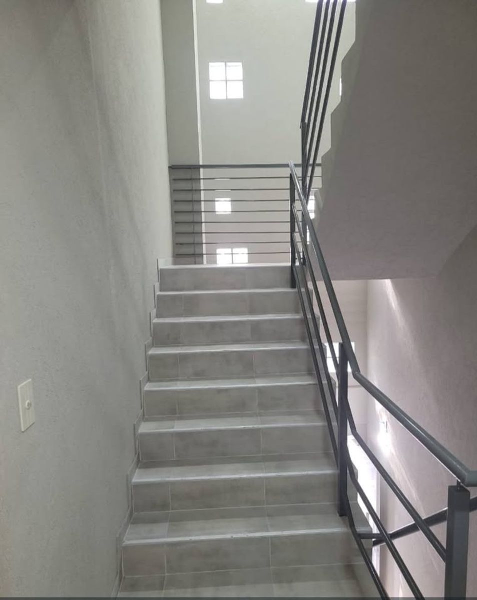 ALQUILER - DEPARTAMENTO MONOAMBIENTE CON COCHERA - EN IMPECABLES CONDICIONES - 6