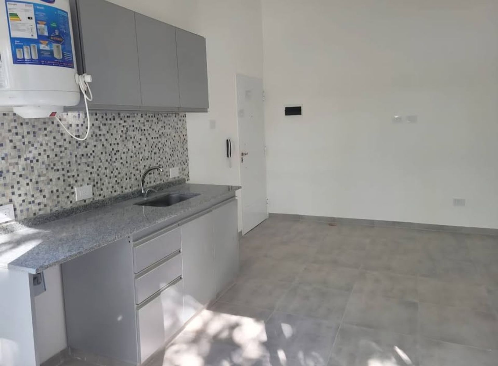 ALQUILER - DEPARTAMENTO MONOAMBIENTE CON COCHERA - EN IMPECABLES CONDICIONES - 7
