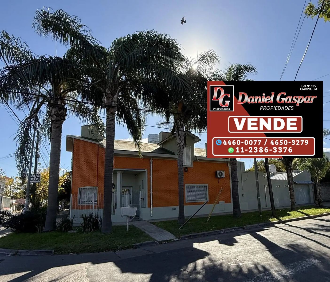 VENTA - CASA 3 AMBIENTES EN IMPECABLE ESTADO - MORÓN CENTRO - 1