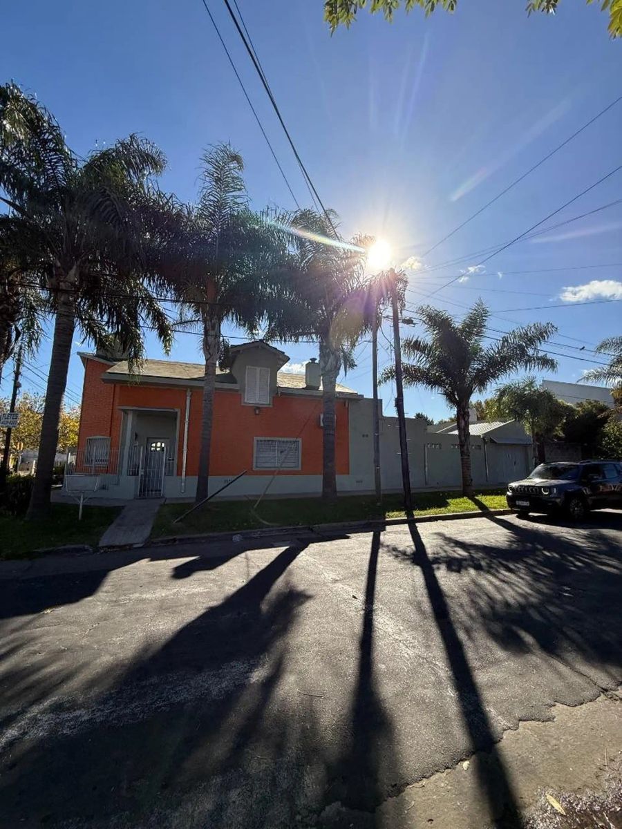 VENTA - CASA 3 AMBIENTES EN IMPECABLE ESTADO - MORÓN CENTRO - 10