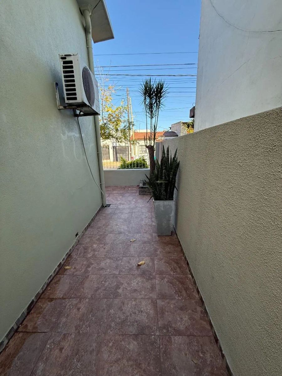 VENTA - CASA 3 AMBIENTES EN IMPECABLE ESTADO - MORÓN CENTRO - 12