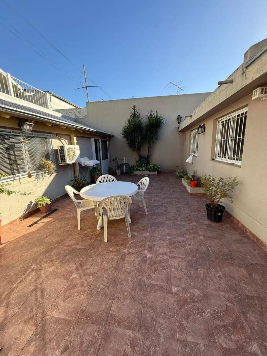 VENTA - CASA 3 AMBIENTES EN IMPECABLE ESTADO - MORÓN CENTRO - 24