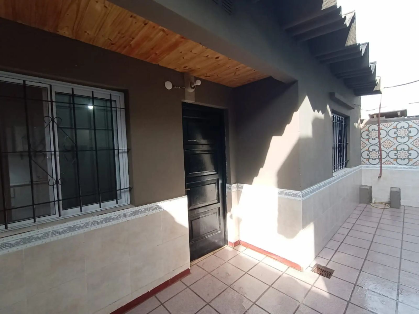 ALQUILER - DEPARTAMENTO 2 AMBIENTES C/PATIO - VILLA LUZURIAGA - 2