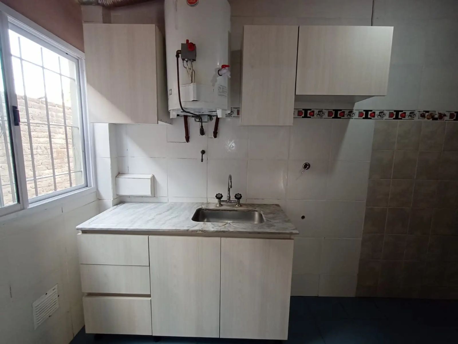 ALQUILER - DEPARTAMENTO 2 AMBIENTES C/PATIO - VILLA LUZURIAGA - 10