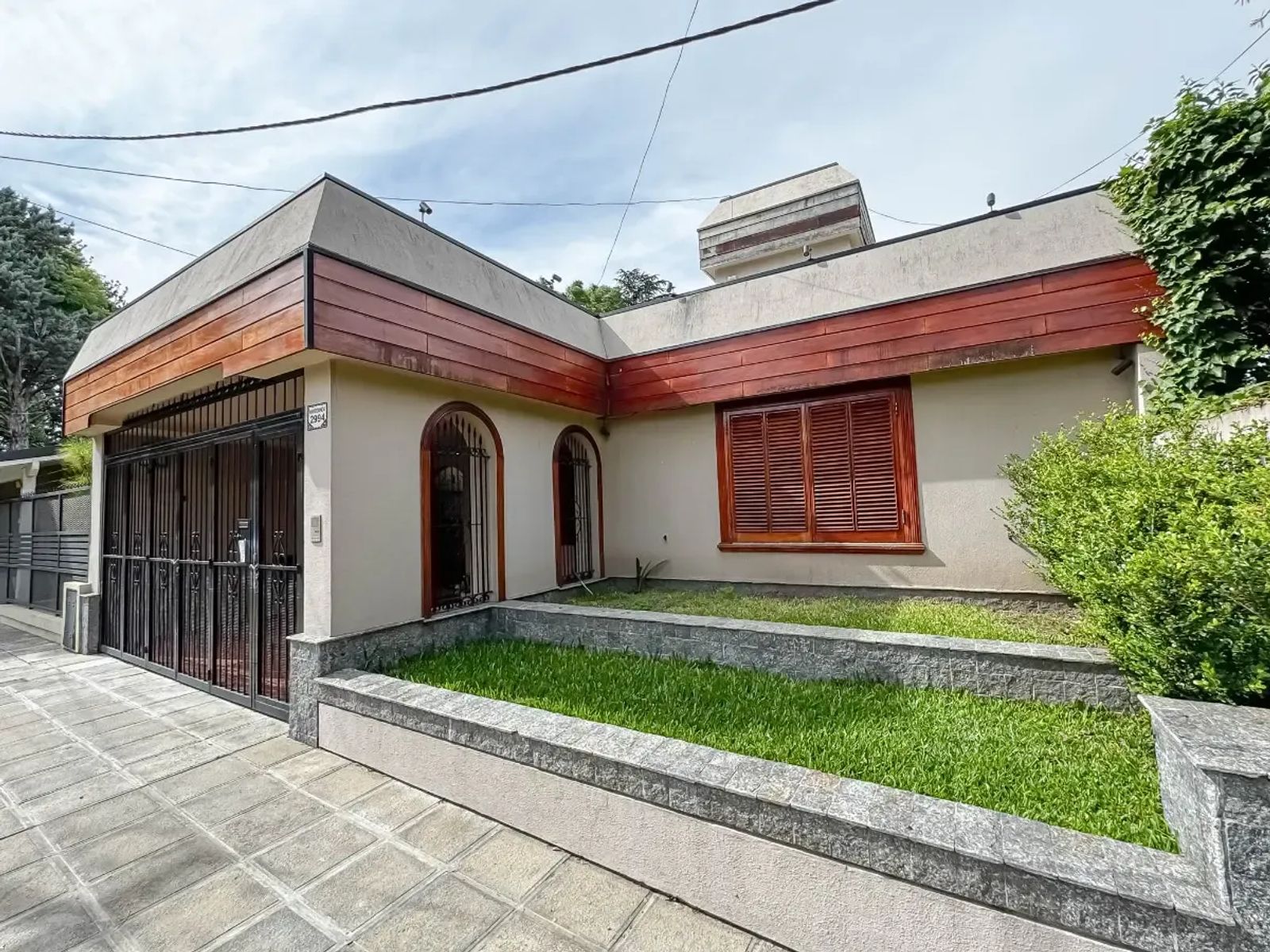 VENTA - GRAN CASA 3 AMBIENTES - CASTELAR CENTRO - 3