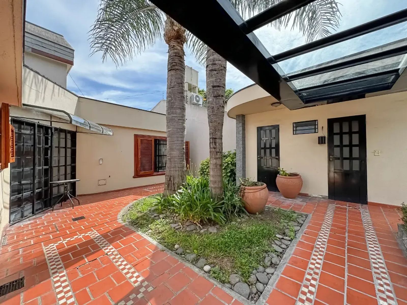 VENTA - GRAN CASA 3 AMBIENTES - CASTELAR CENTRO - 4