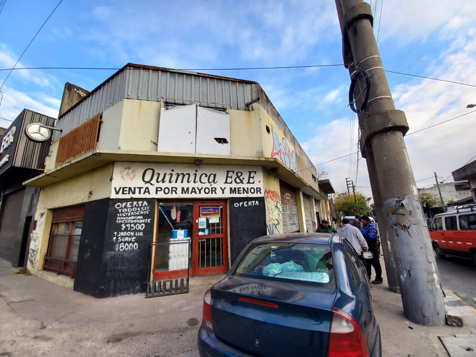 VENTA - IMPORTANTE LOCAL / DEPÓSITO INDUSTRIAL EN ESQUINA - 2