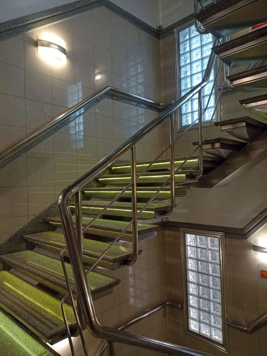 Alquiler - Salon 288 m². - Excelente - 3°p. - C/ascensor - Moron Centro - 3