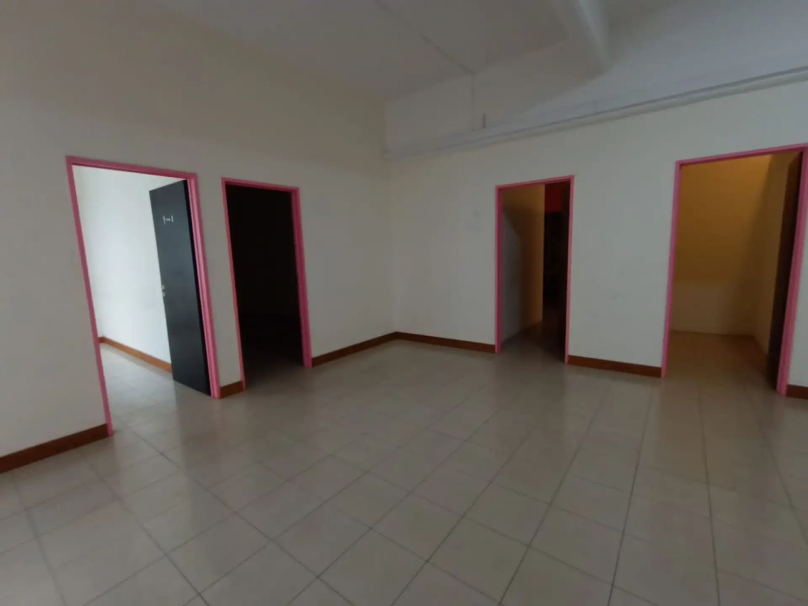Alquiler - Salon 288 m². - Excelente - 3°p. - C/ascensor - Moron Centro - 5