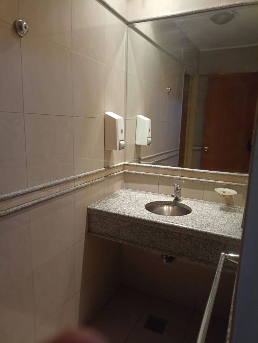 Alquiler - Salon 288 m². - Excelente - 3°p. - C/ascensor - Moron Centro - 6