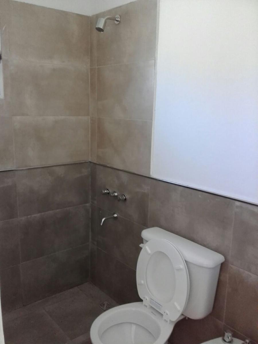 Muy lindo monoambiente con entrada para auto y patio. - 3