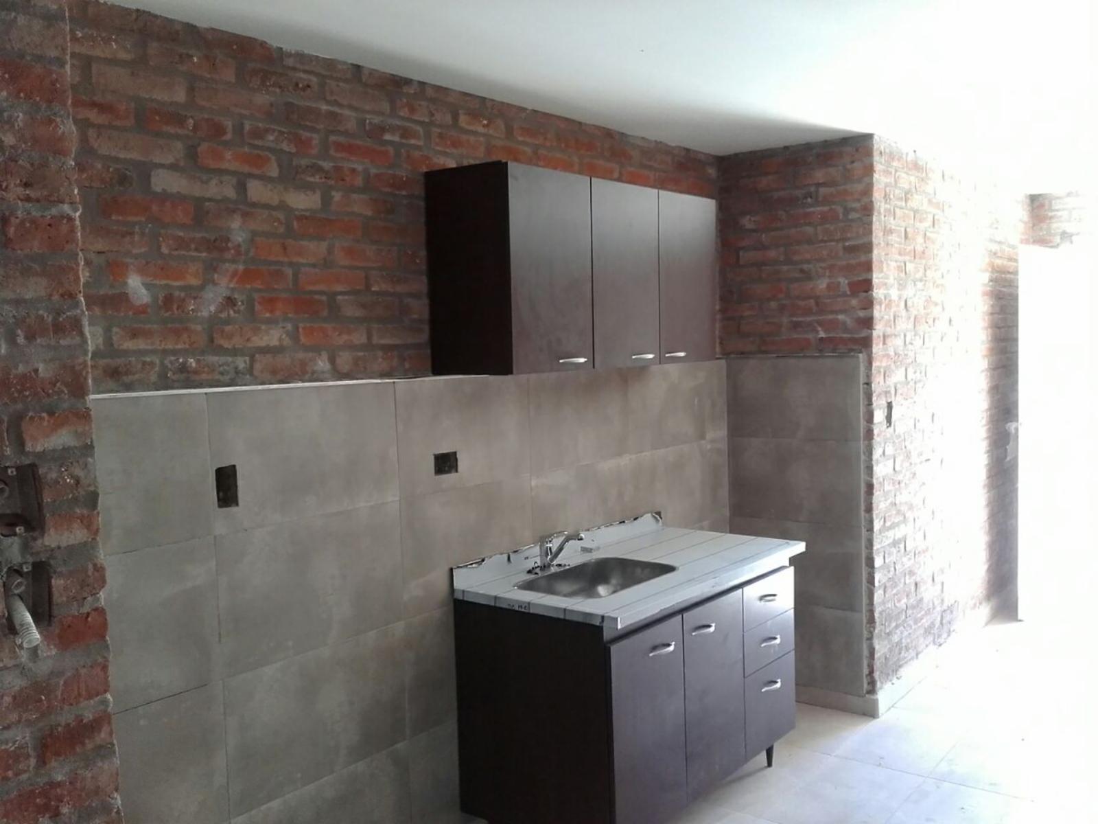 Muy lindo monoambiente con entrada para auto y patio. - 4