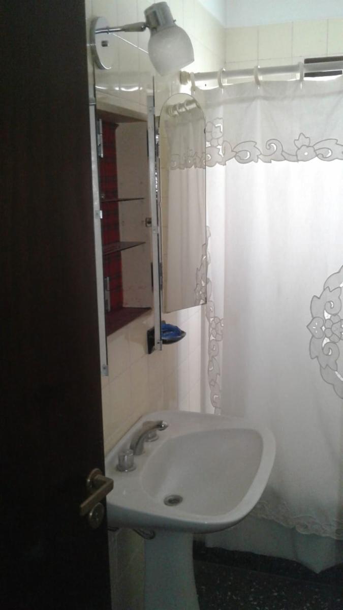 Coronel Pringles (B) Excelente departamento de 2 dormitorios con cochera. — foto 4