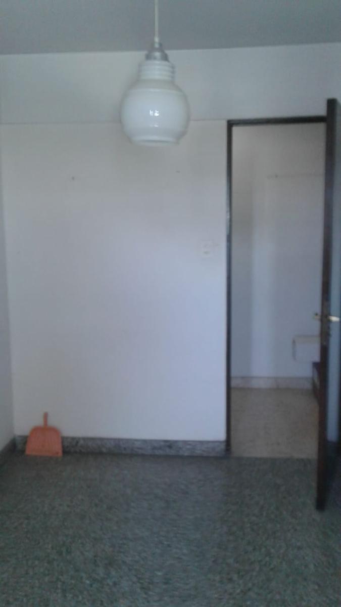 Coronel Pringles (B) Excelente departamento de 2 dormitorios con cochera. — foto 8