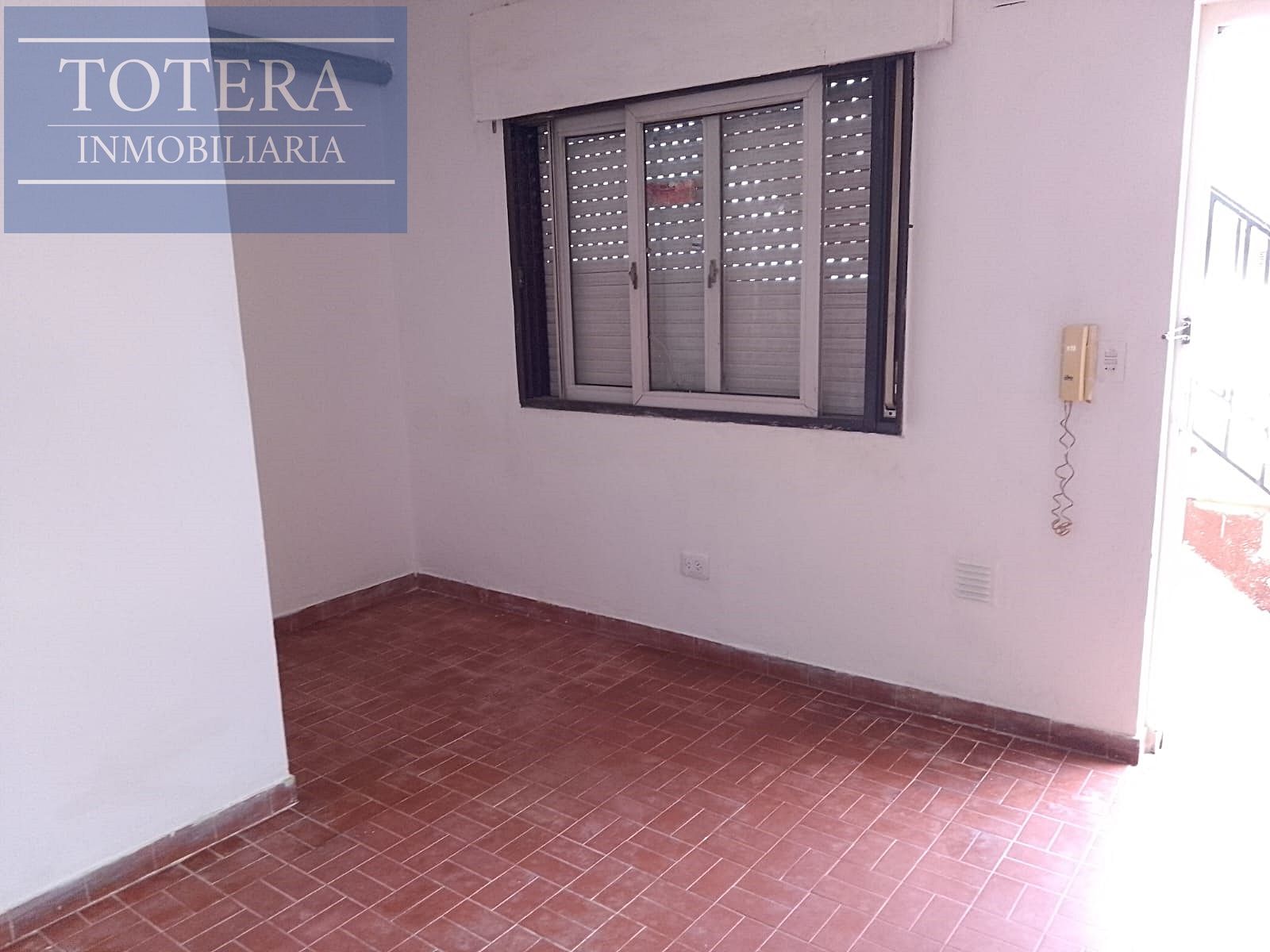 Departamento 2 ambientes en P. Baja - 3