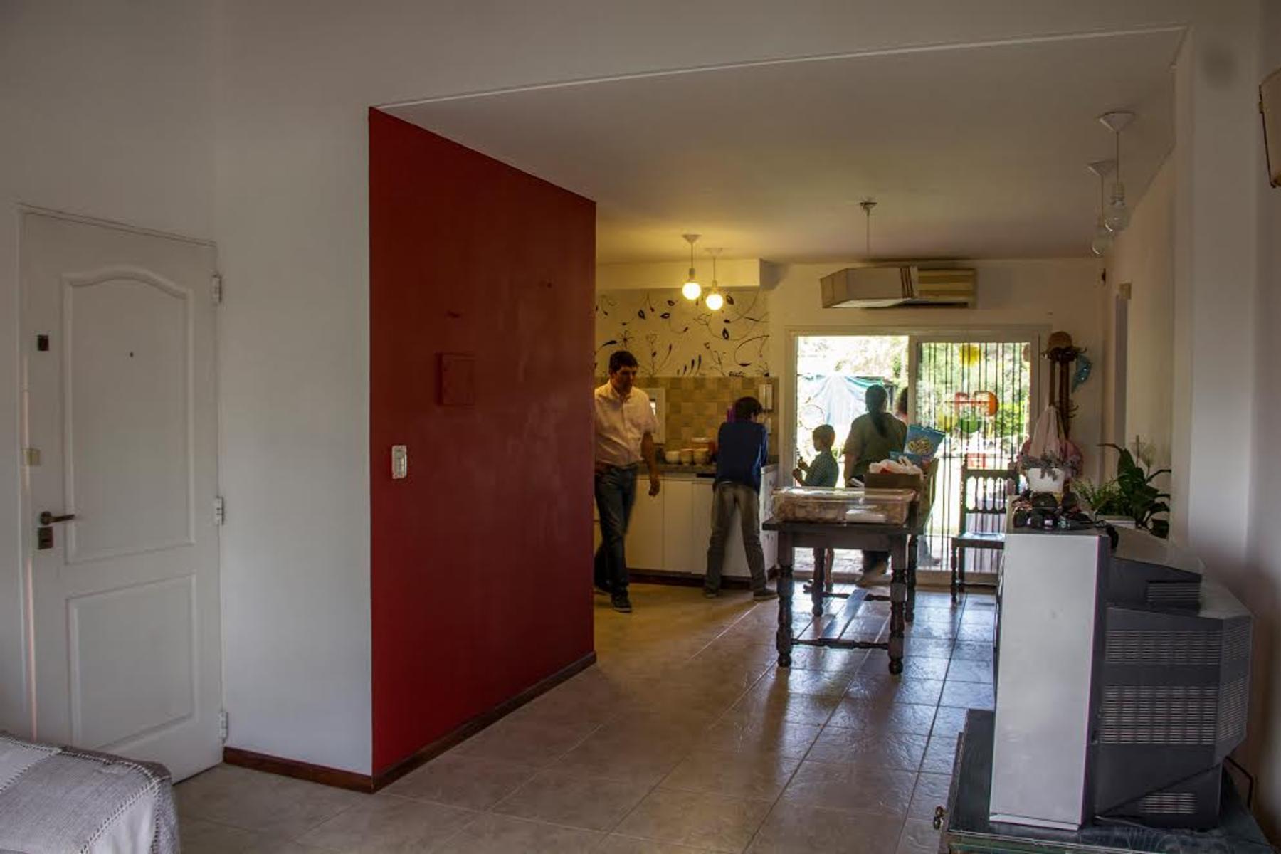 CASA DOS DORM - 100m2 mas cochera y galería -330 m2 terreno — foto 6