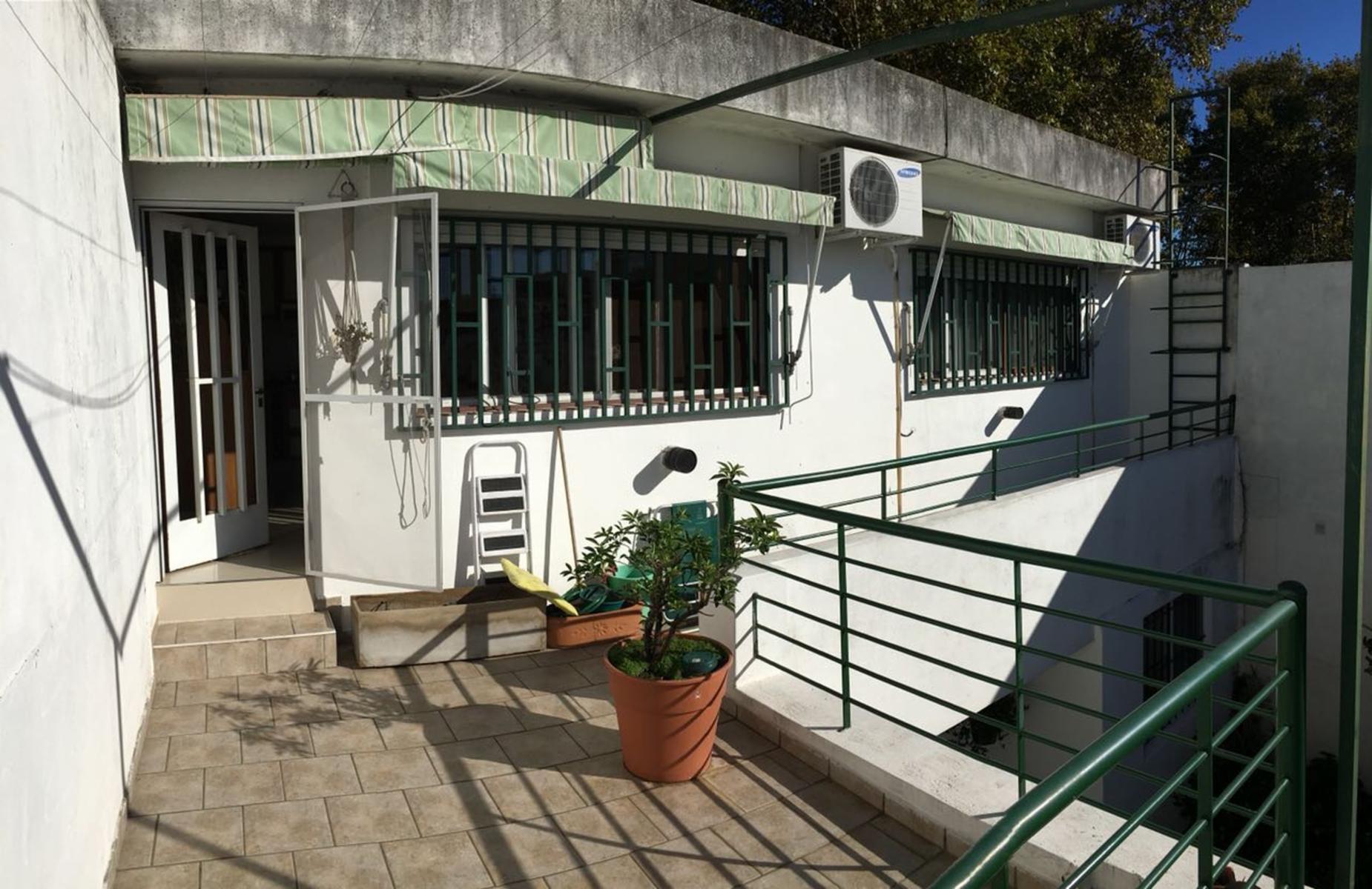 CASA 2 PLANTAS. 3 DORMITORIOS. JARDÍN, QUINCHO. COCHERA. BARRIO PARQUE. — foto 12