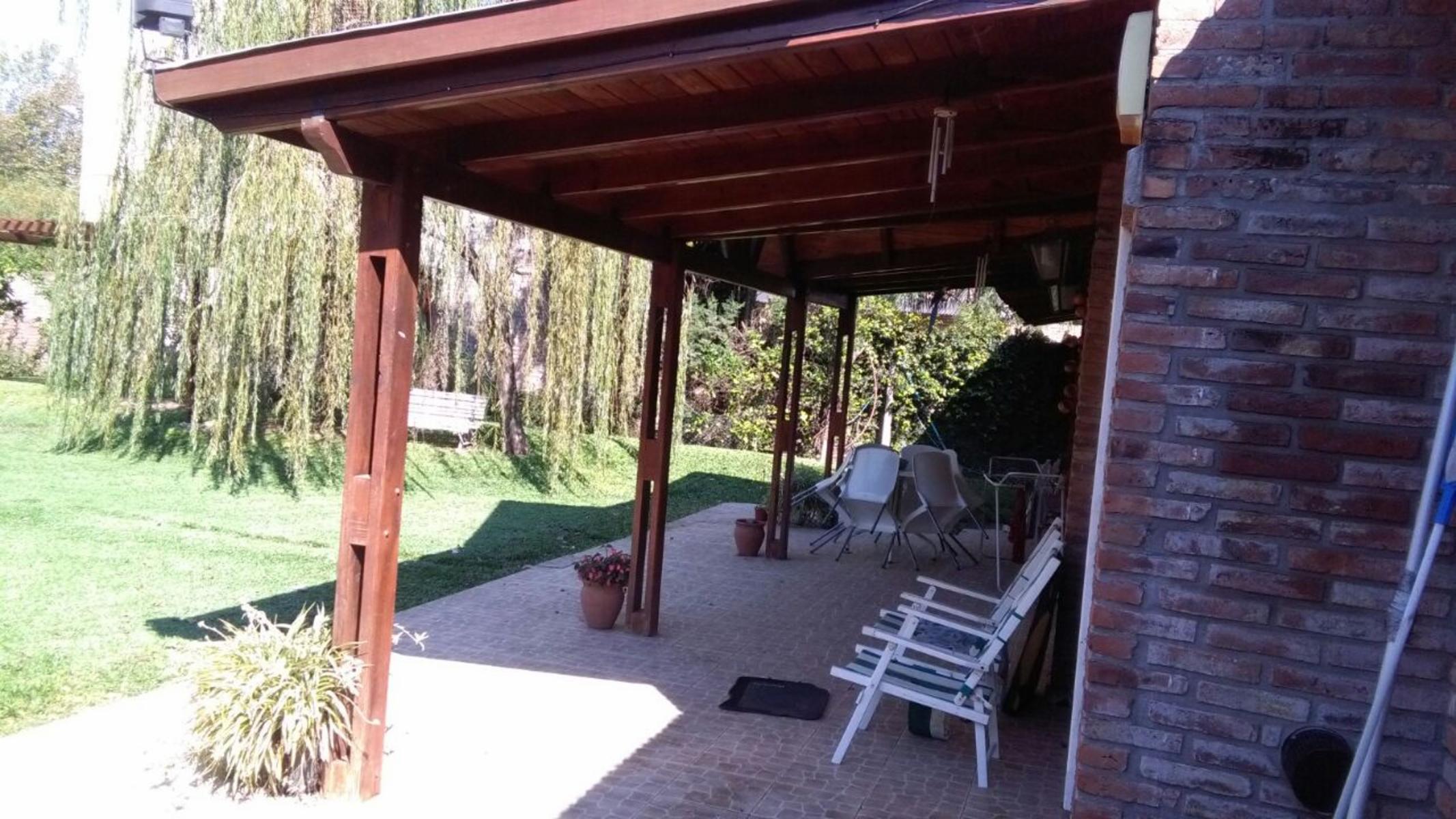 CASA 1 DORMITORIO. JARDÍN. PSICINA. GALERÍA. COCHERA. EXCELENTE ENTORNO. — foto 3