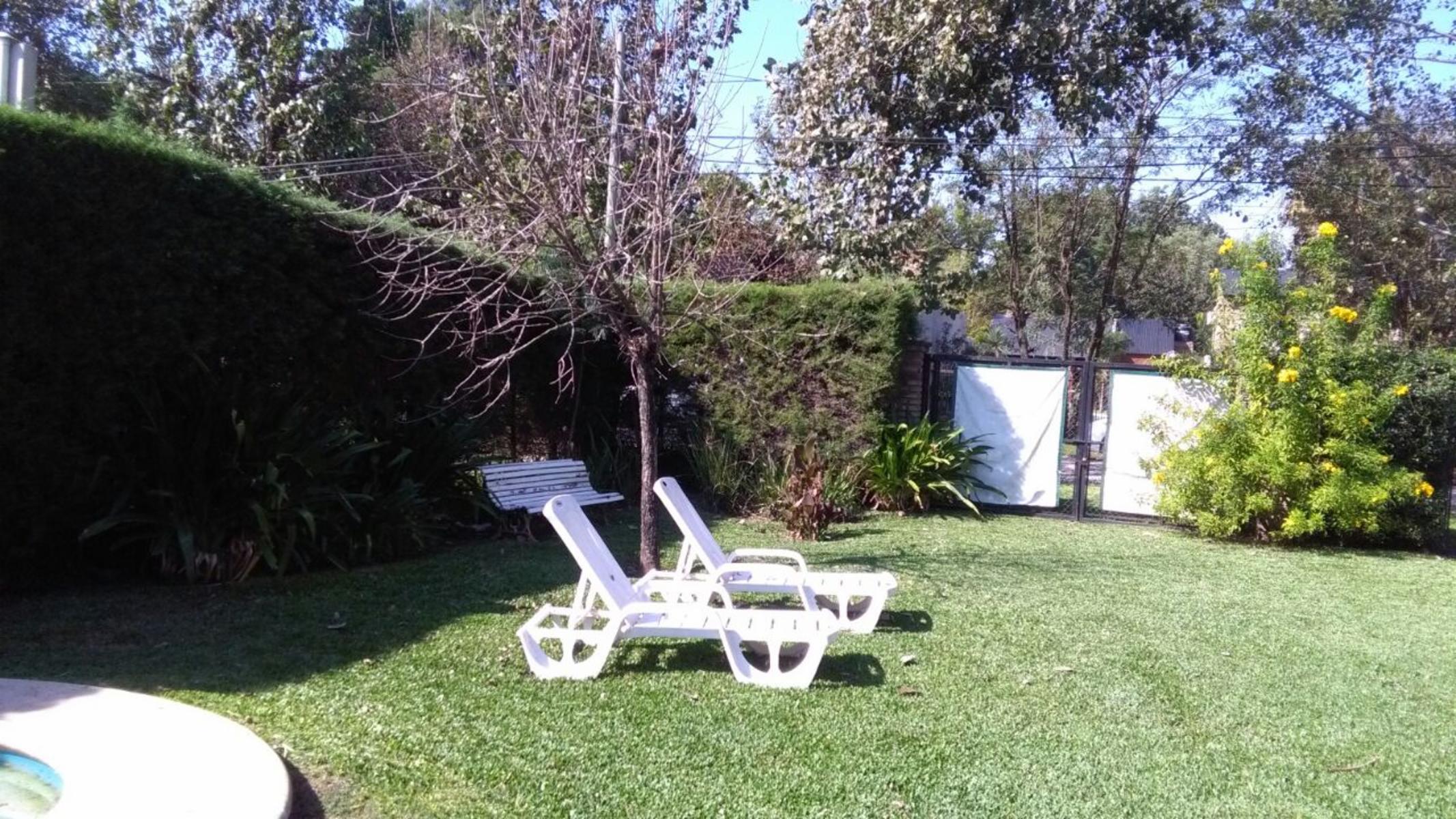 CASA 1 DORMITORIO. JARDÍN. PSICINA. GALERÍA. COCHERA. EXCELENTE ENTORNO. — foto 5