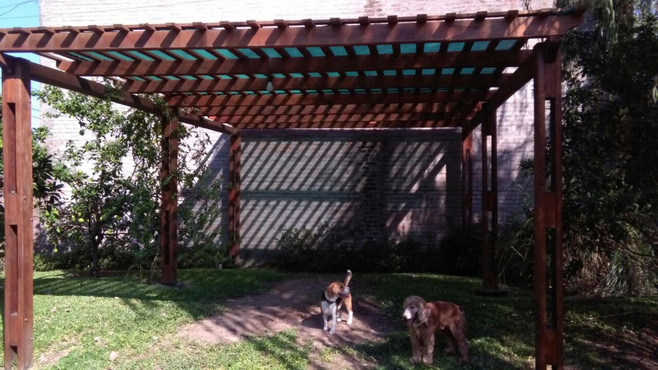 CASA 1 DORMITORIO. JARDÍN. PSICINA. GALERÍA. COCHERA. EXCELENTE ENTORNO. — foto 7