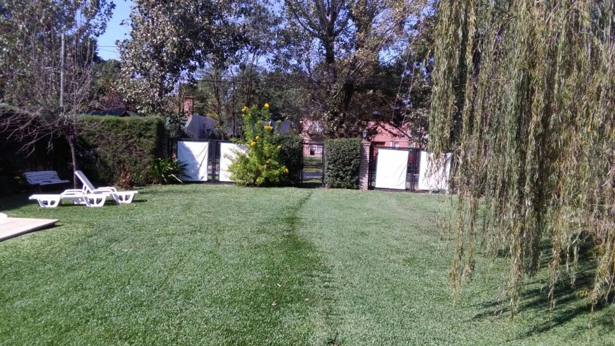 CASA 1 DORMITORIO. JARDÍN. PSICINA. GALERÍA. COCHERA. EXCELENTE ENTORNO. — foto 8