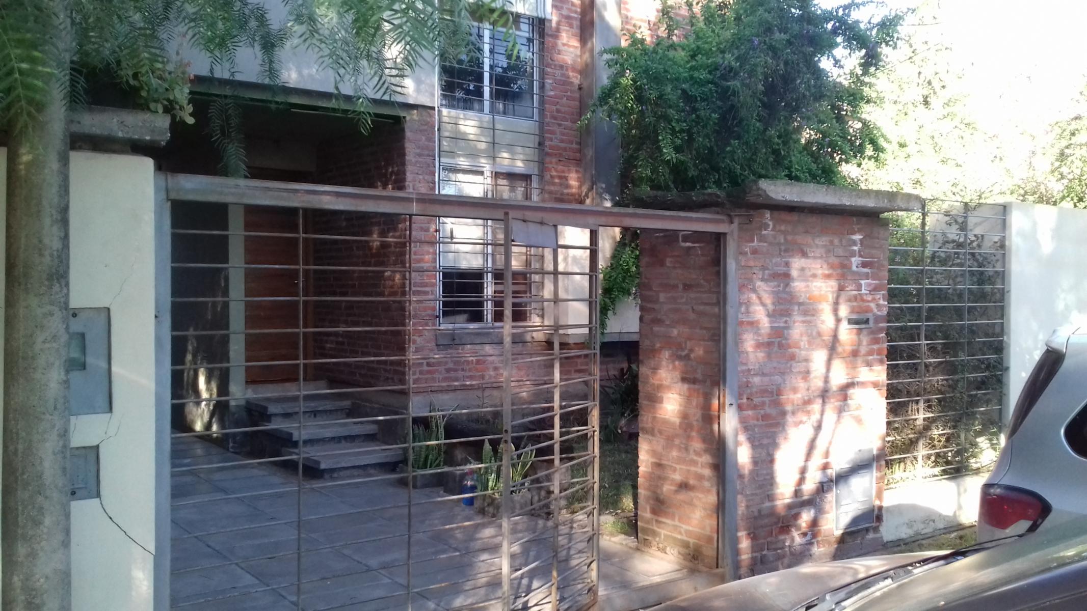 EXCELENTE CASA EN FUNES. 2 DORMITORIOS. PISCINA. QUINCHO. COCHERA. — foto 5