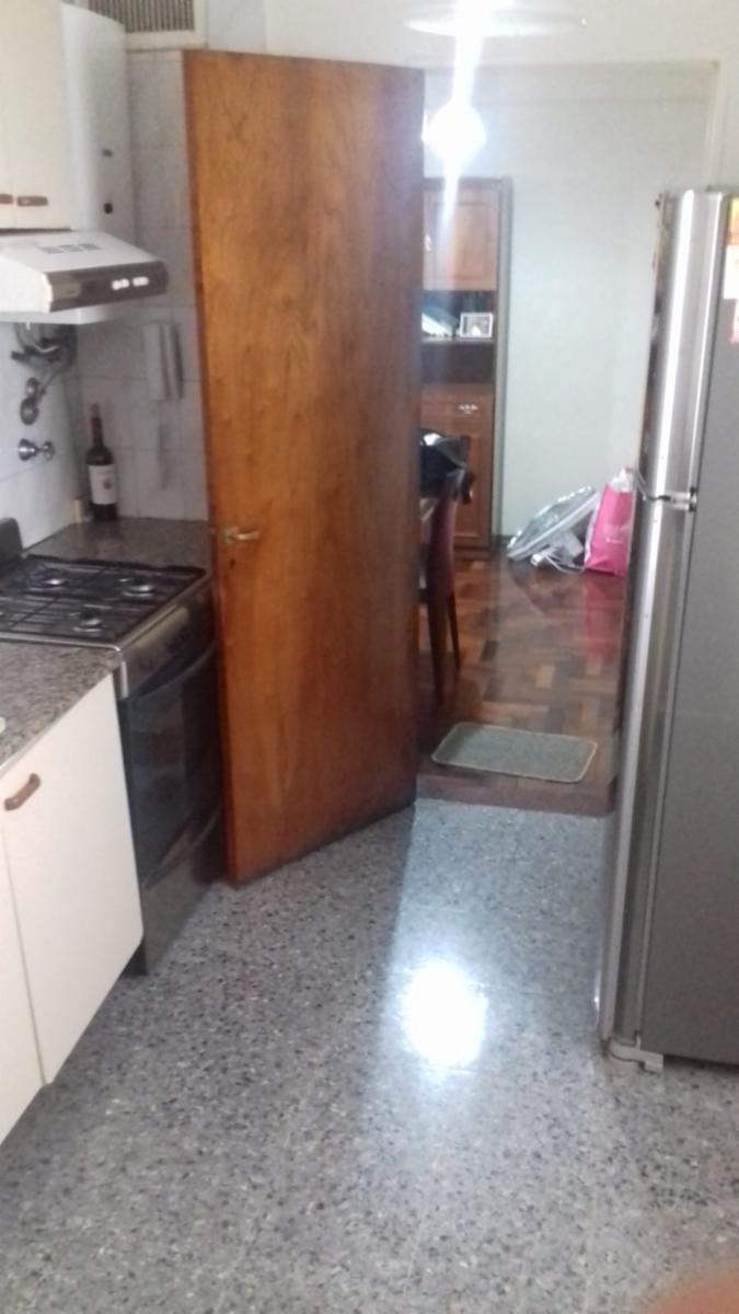 DEPARTAMENTO 3 DORMITORIOS. BALCÓN CON CERRAMIENTO. MUY BUEN ESTADO.