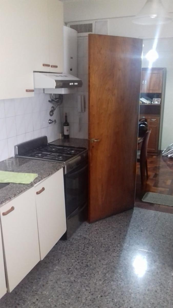 DEPARTAMENTO 3 DORMITORIOS. BALCÓN CON CERRAMIENTO. MUY BUEN ESTADO. — foto 2