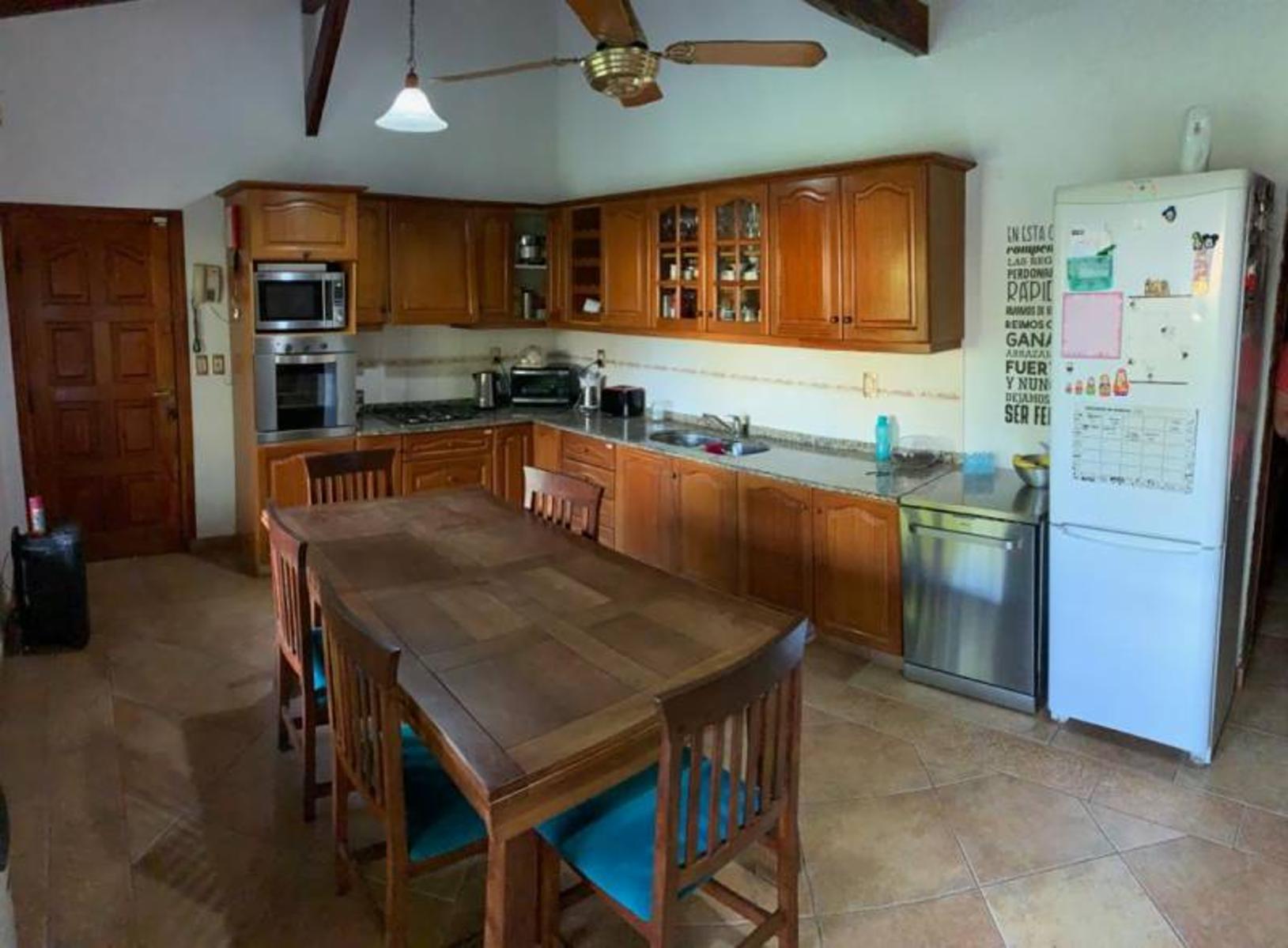 CASA 3 DORMITORIOS. PARQUE Y PISCINA. TERRENO 1575M2. FUNES. — foto 9